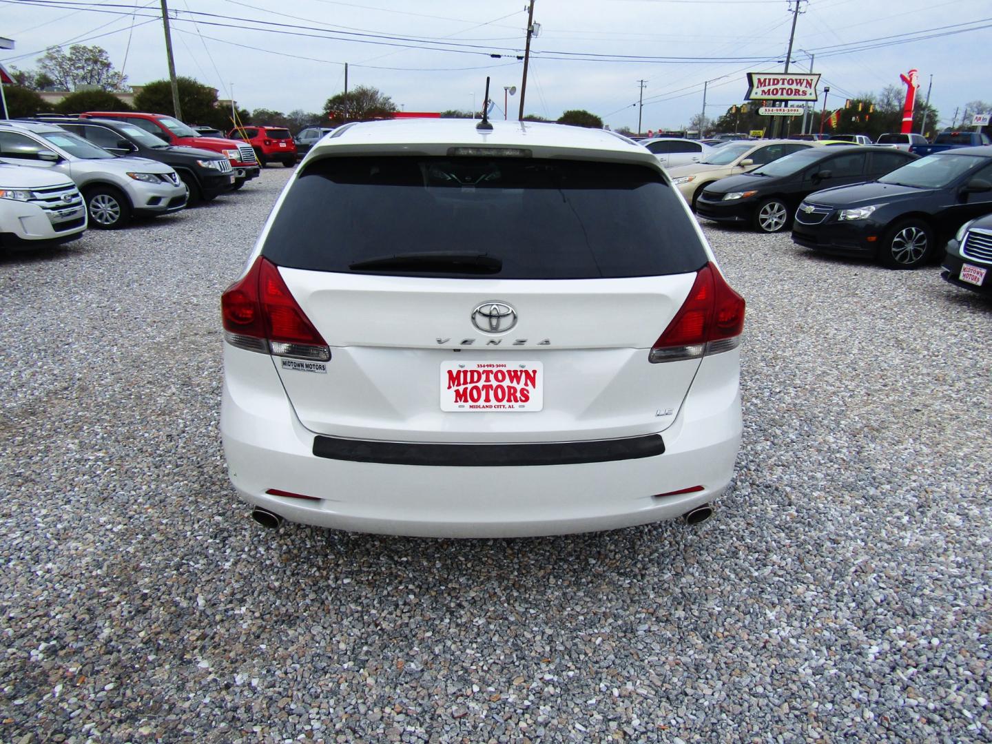 2013 WHITE /Tan Toyota Venza LE V6 FWD (4T3ZK3BB4DU) with an 3.5L V6 DOHC 24V engine, Automatic transmission, located at 15016 S Hwy 231, Midland City, AL, 36350, (334) 983-3001, 31.306210, -85.495277 - Photo#4